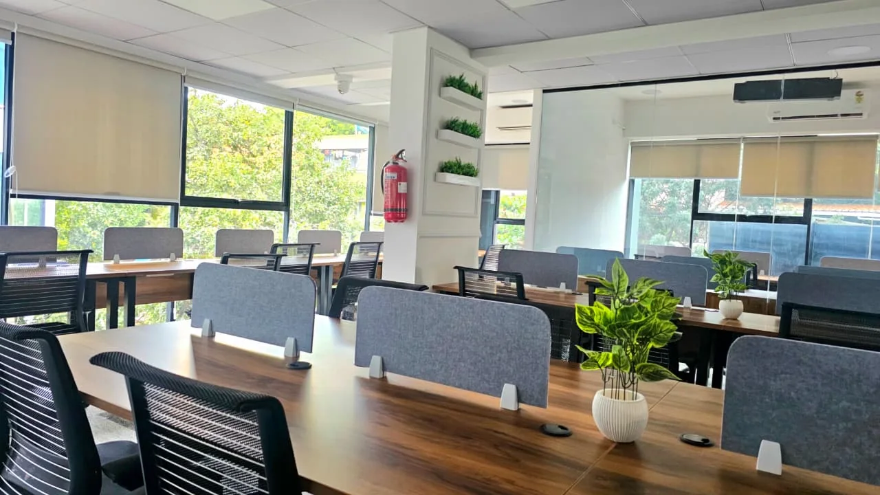 Flexible desk seating at The Meridian Cowork & Business Suites
